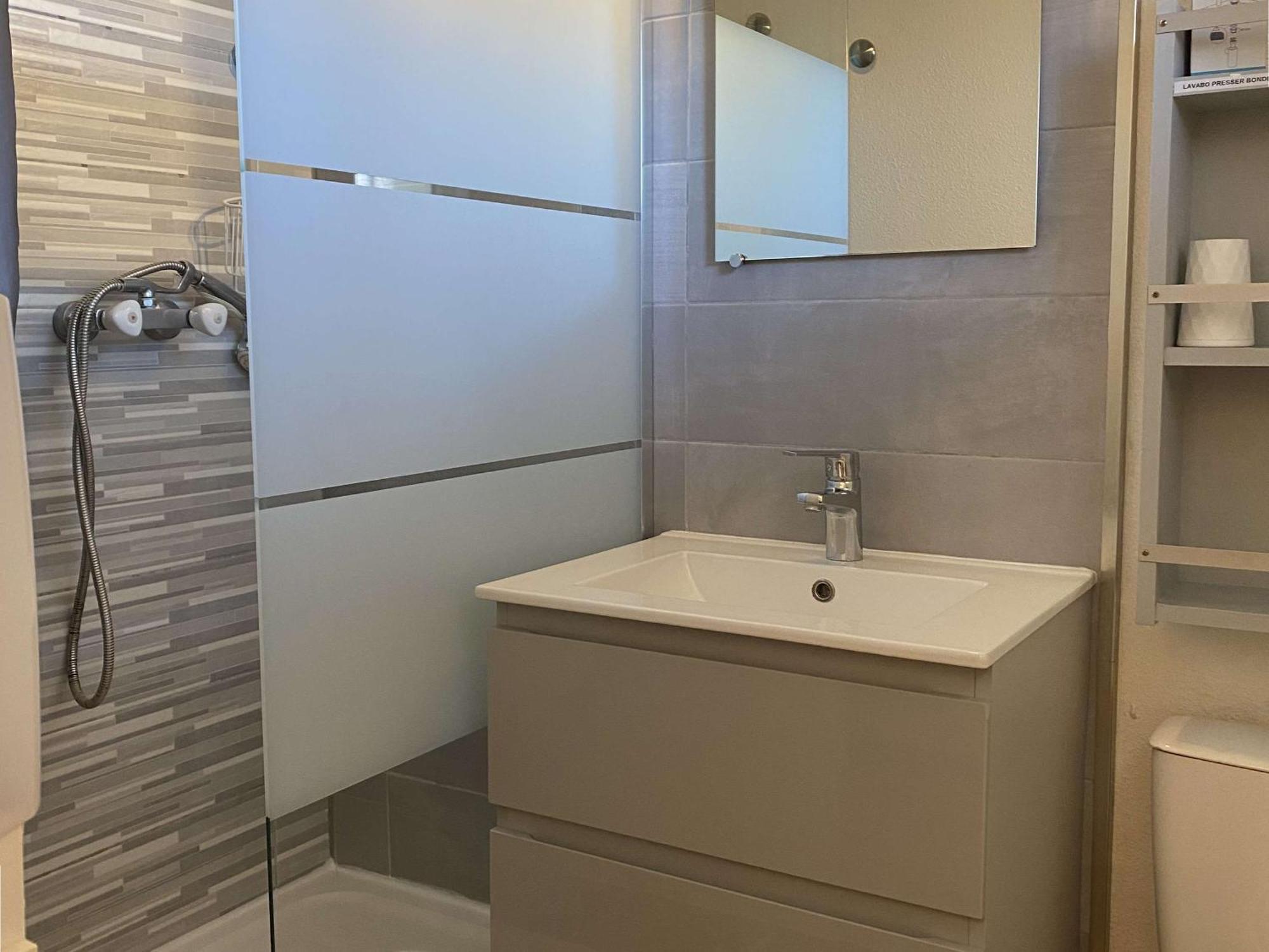 Studio Cosy Avec Terrasse, Parking, Proche Thermes - Balaruc-Les-Bains - Fr-1-553-89 Buitenkant foto